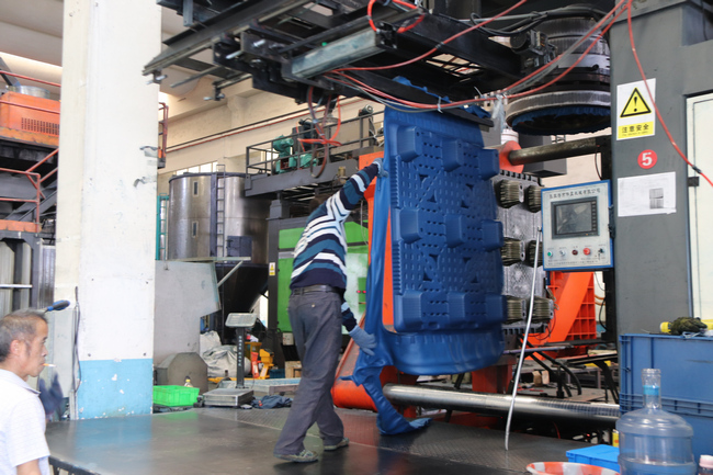 吹塑托盤（pán）生產流程