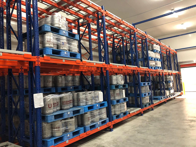 塑料（liào）托盤工（gōng）廠（chǎng）倉庫上貨架